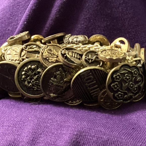 Awesome Button Bracelet - Picture 1 of 4